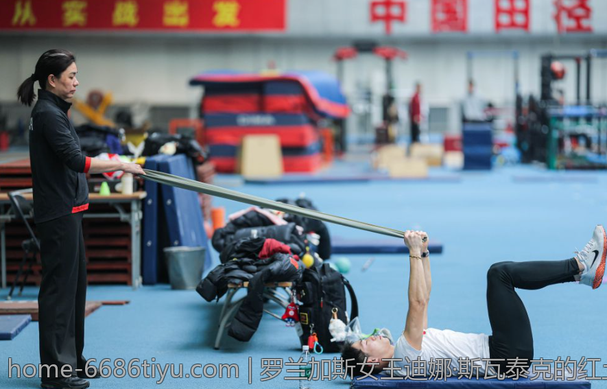 罗兰加斯女王迪娜·斯瓦泰克的红土精彩表现